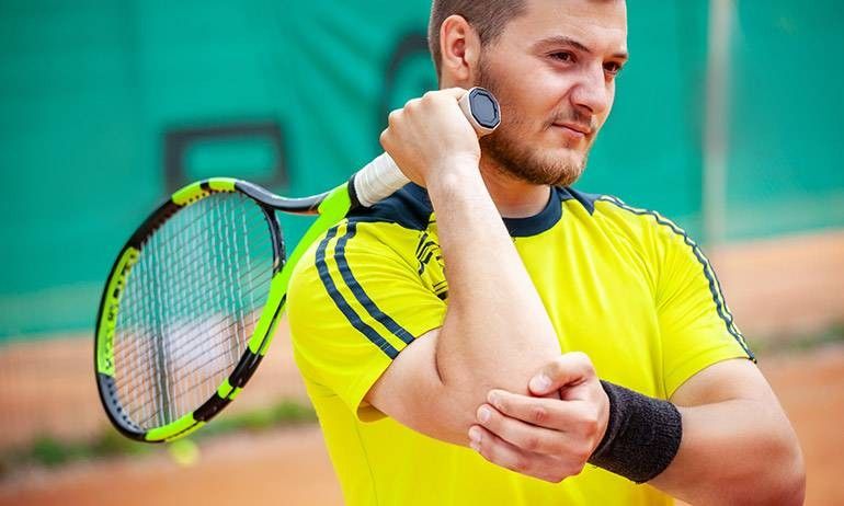 Gomito del tennista - cause