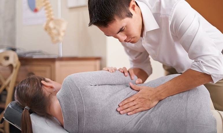 massaggio per alleviare la sciatica